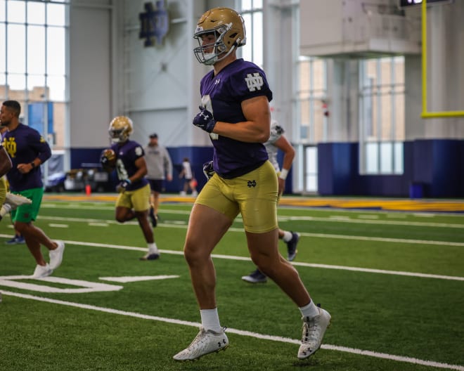 Notre Dame tight end Eli Raridon warms up during training camp last A
