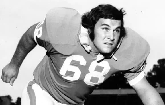 Ken Huff set a standard opening holes for some of the Tar Heels better rushing attacks in the early 1970s.