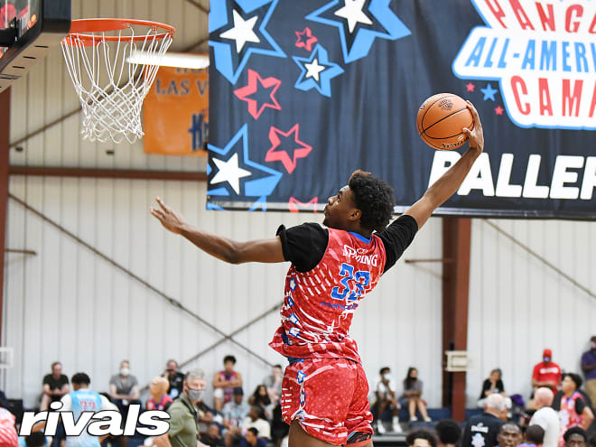 Texas guard KJ Lewis recently performed well enough in front of Arizona coaches Tommy Lloyd and Steve Robinson to earn an offer from the Wildcats Wednesday night.