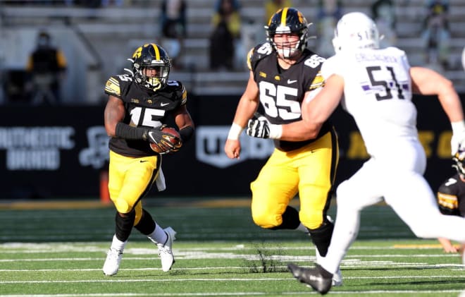 Iowa sophomore Tyler Linderbaum has been named one of three finalists for the Rimington Trophy.