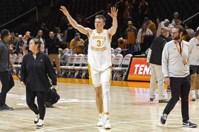 Tennessee guard Dalton Knecht acknowledges the fans as he leaves the court after the team's NCAA college basketball game against Florida on Tuesday, Jan. 16, 2024, in Knoxville, Tenn. (AP Photo/Wade Payne)