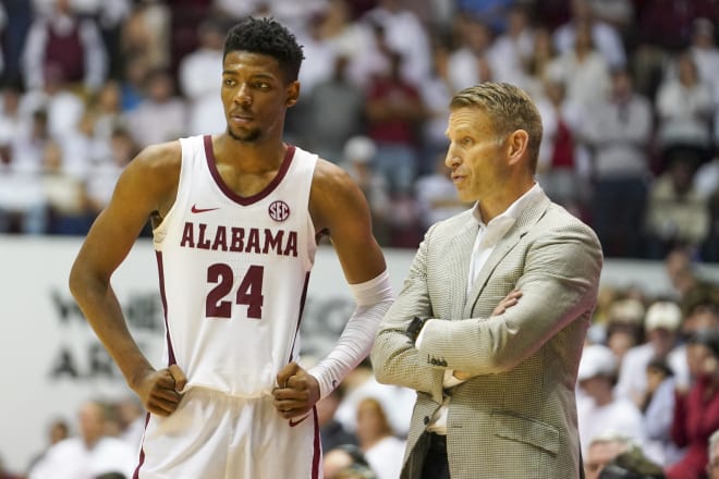 Alabama Crimson Tide forward Brandon Miller (24) talks to head coach Nate Oats during the second half against the Arkansas Razorbacks at Coleman Coliseum. Photo | Marvin Gentry-USA TODAY Sports