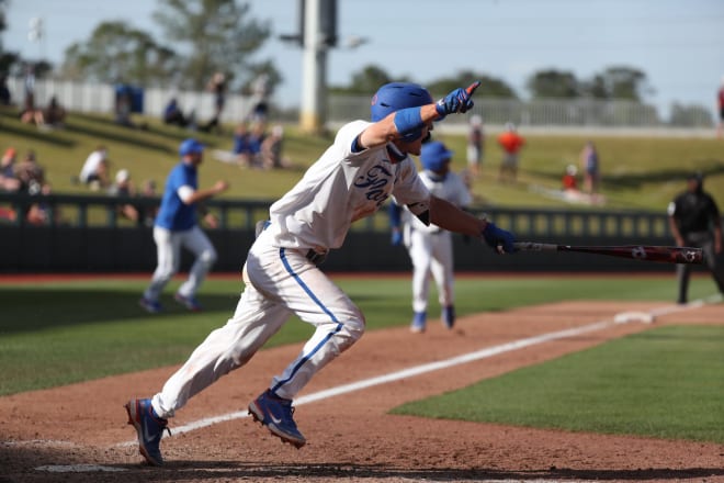Jacob Young singles home the winning run as the Florida Gators walk off with a 10-9 win over Samford. 