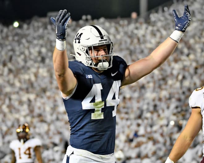 Penn State TE Tyler Warren celebrates his touchdown in the second quarter of the Nittany Lions 45-17 win over Minnesota (Heather Weikel - Nittany Nation)