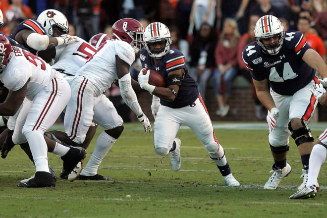 DJ Williams (3) slips by a defender against Alabama.