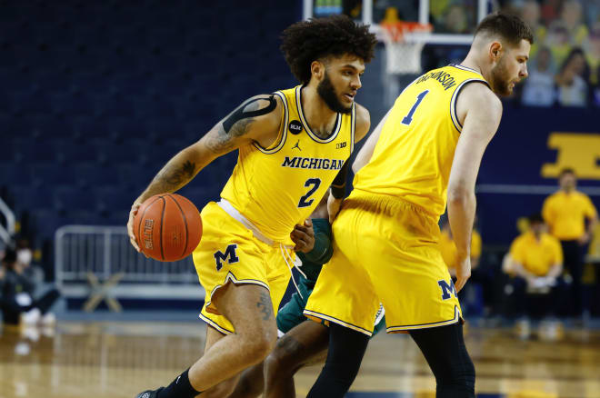 Michigan Wolverines basketball's Isaiah Livers will miss time with a foot injury.