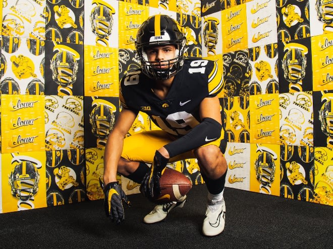 Mason Woods has committed to Iowa. 