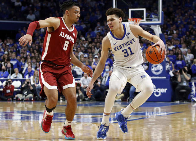 Kentucky guard Kellen Grady handled the ball against defensive pressure from Alabama's Jaden Shackelford.