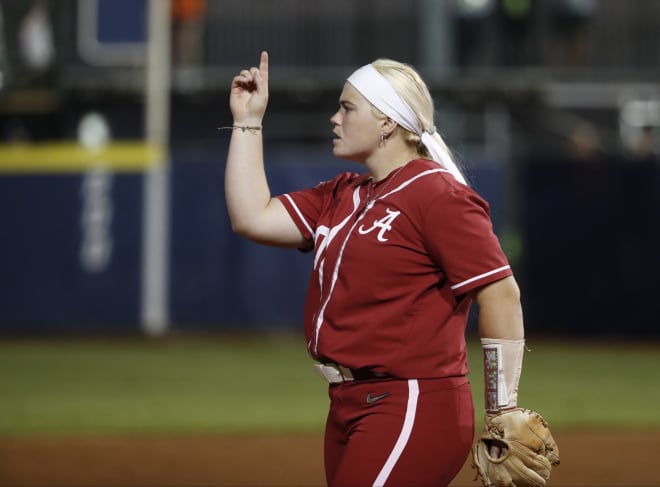 Bamainsider Alabama Crimson Tide Softball Crushes Florida 15 3 To Stay Alive In Wcws