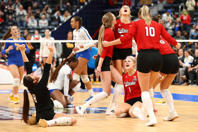 Look Nebraska Volleyballs Victory Over Pitt In The Final Four 