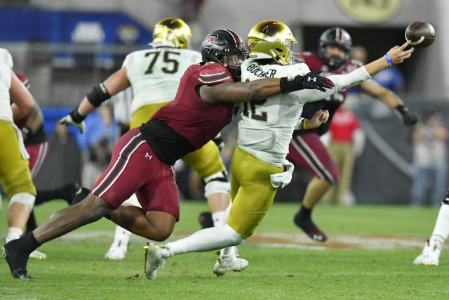 South Carolina DE Jordan Burch is heading to Oregon 