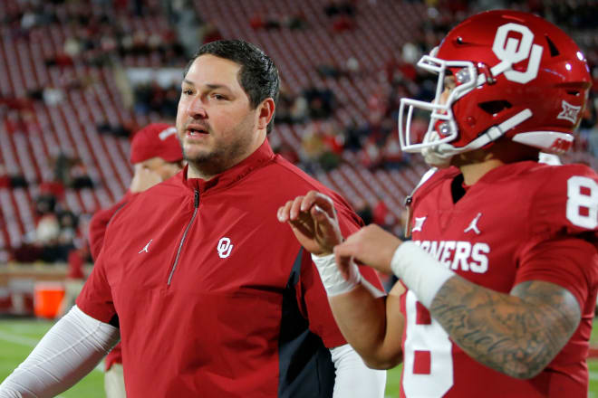 Jeff Lebby preparing pre-game with Sooners QB Dillion Gabriel