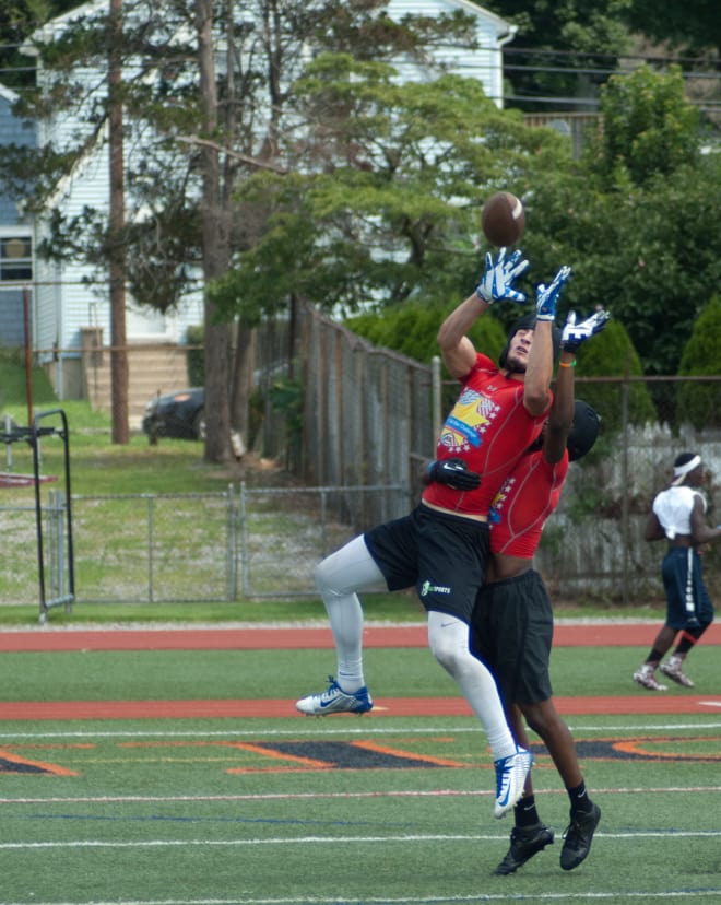 Noah Gray pulls down a pass at the 2015 New York vs. New England 7v7 All-Star Challenge.