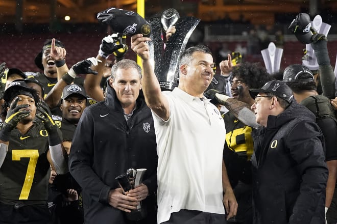 Oregon coach Mario Cristobal (in white)