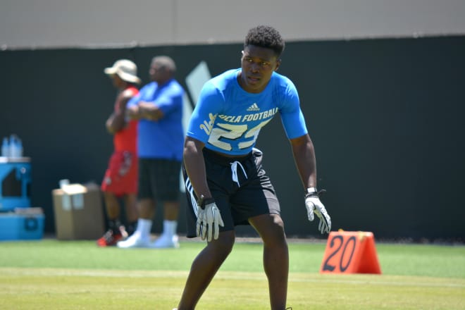UCLA landed a commitment from Darnay Holmes on Saturday.