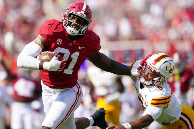 Alabama Crimson Tide linebacker Will Anderson Jr. (31) and Louisiana Monroe Warhawks quarterback Chandler Rogers (6) during the first half at Bryant-Denny Stadium. Photo | Marvin Gentry-USA TODAY Sports