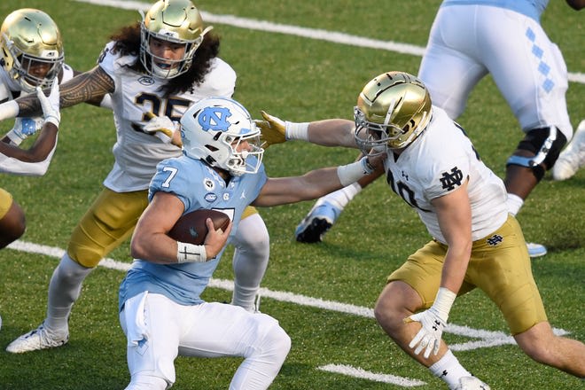 Notre Dame Fighting Irish football linebackers Drew White and Marist Liufau