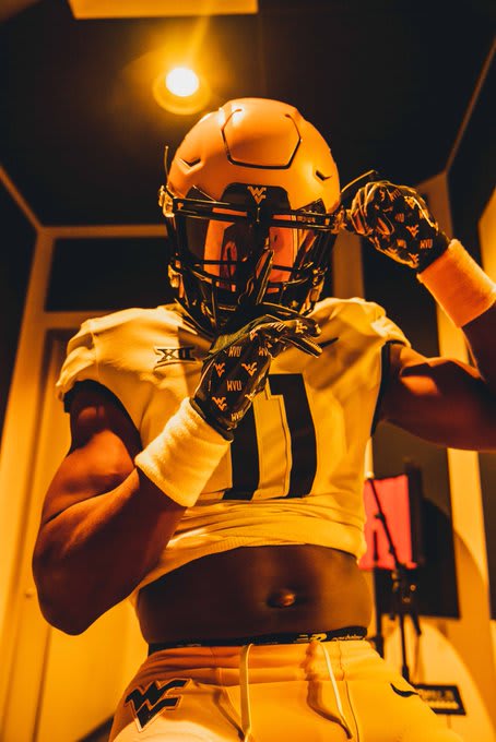 Where does the West Virginia Mountaineers football team's 2024 commitments rank?