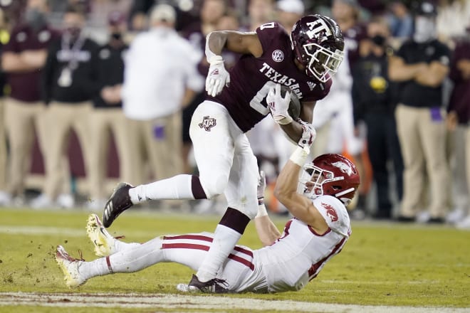 Arkansas' defense struggled in Saturday's loss at No. 8 Texas A&M.