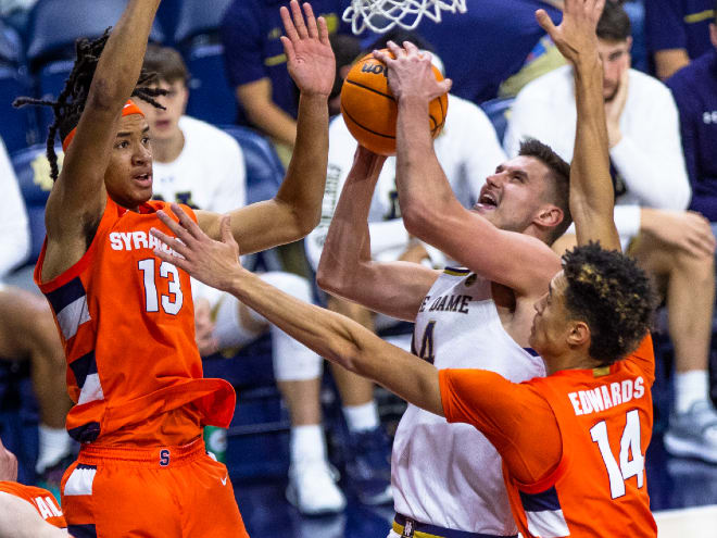 Notre Dame's Nate Laszewski, middle, tries to shoot past Syracuse's Jesse Edwards (14) and Benny Williams (13).