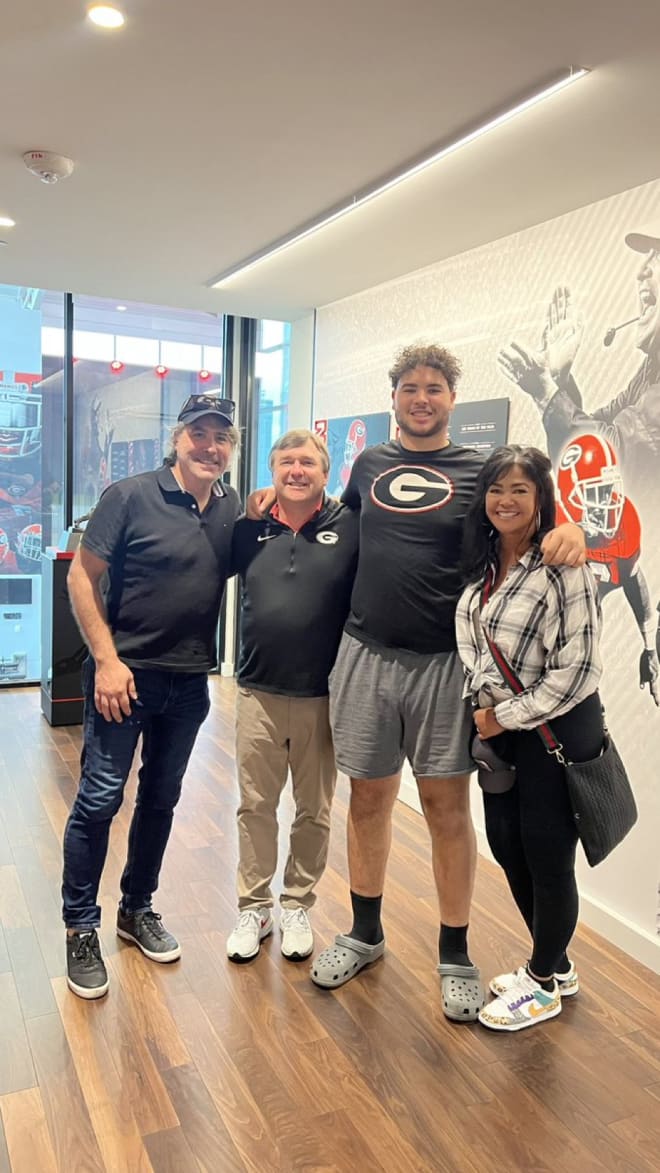 Four-star 2024 offensive lineman Fletcher Westphal and his family with Kirby Smart. Photo via Westphal's Twitter.