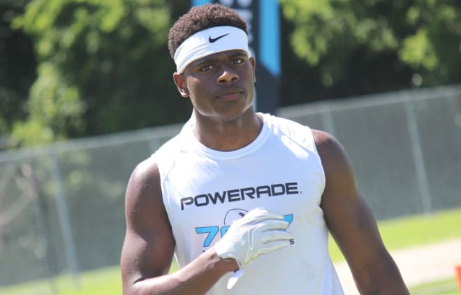 Robert Mayo, a standout last weekend at the Powerade 7 on 7 in Norfolk, has committed to ODU