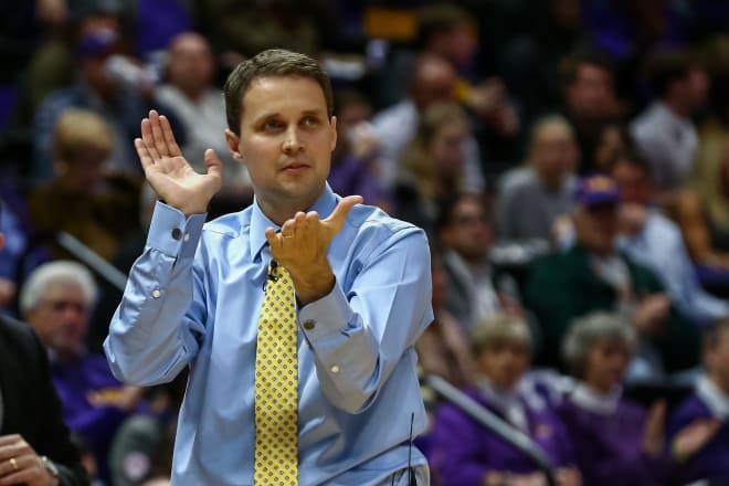 Will Wade reacts on the sidelines against Houston Cougars