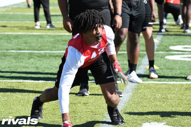 2024 Alabama-based edge rusher Sterling Dixon recently picked up Pac-12 offers from USC and Oregon.