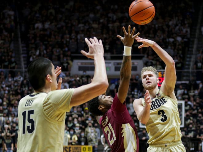 Caleb Furst feeds Zach Edey for two of Purdue's 38 points in the paint as they cruised to a win.
