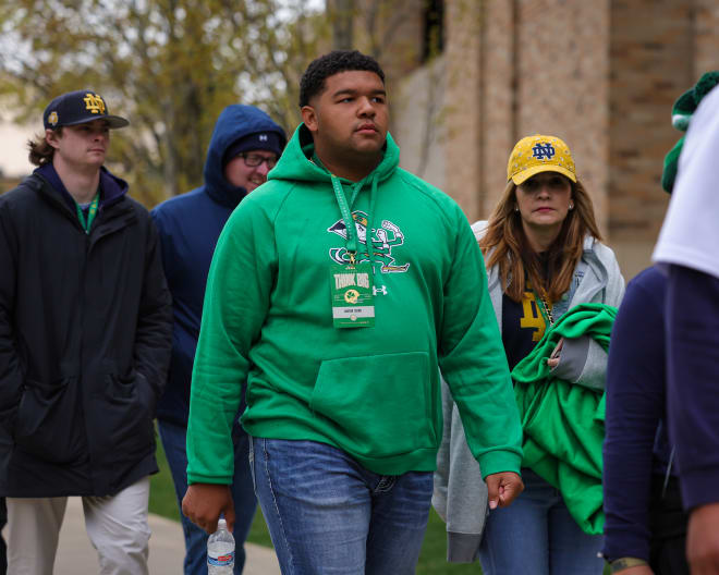 Four-star defensive tackle Davion Dixon is one of Notre Dame's two verbal commitments in the 2025 class.