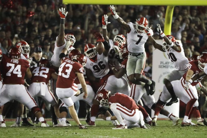 Lorenzo Carter (7) blocks a field goal in the Rose Bowl.