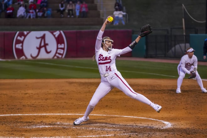 Alabama Crimson Tide pitcher Montana Fouts (14) during the game against the Arkansas Razorback at Rhodes Stadium. Photo | Marvin Gentry-USA TODAY Sports