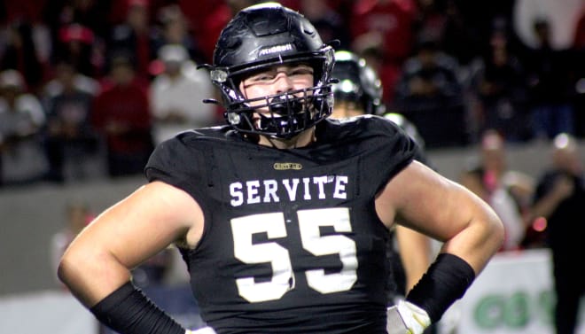 California defensive tackle Mason Graham holds a Michigan Wolverines football recruiting offer. 