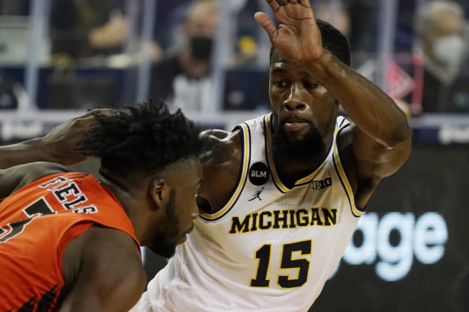 Michigan Wolverines basketball senior guard Chaundee Brown had 18 second-half points in the win over Bowling Green.