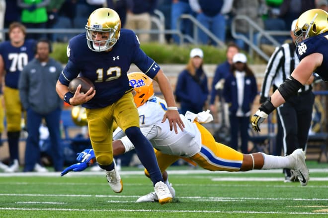 Notre Dame Fighting Irish fifth-year senior quarterback Ian Book versus Pitt in 2018