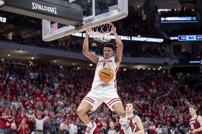 Johnny Davis caps a 10-0 run with an uncontested slam dunk, two of his game-high 25 points to lead all scorers.