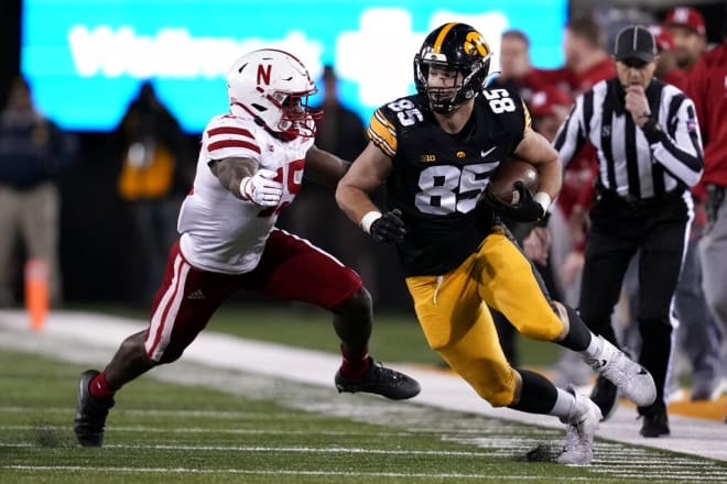 Iowa TE Luke Lachey evades a tackle by Nebraska linebacker Ernest Hausmann in 2022.