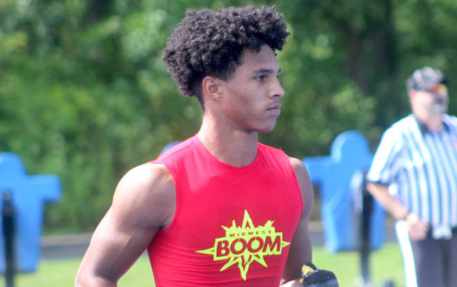 Chicago wide receiver Tyler Morris holds a Michigan Wolverines football recruiting offer. 