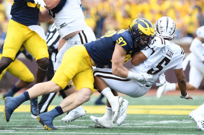 Michigan Wolverines edge rusher Aidan Hutchinson