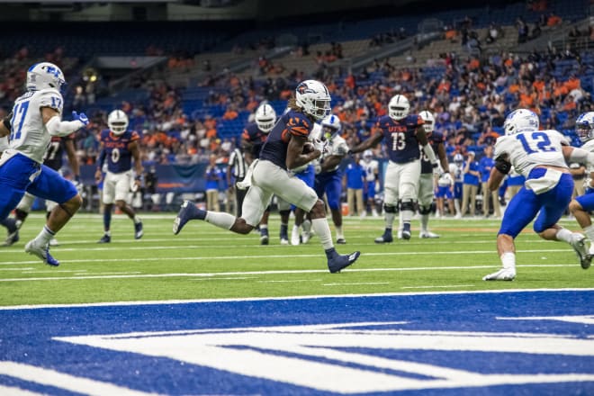 Josh Cephus crosses the goal line during the third quarter of the Roadrunners win over Middle Tennessee on Saturday night.