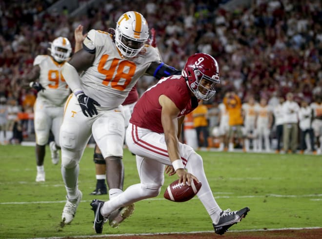 Alabama Crimson Tide quarterback Bryce Young (9) carries the ball in for a touchdown during the first half against the Tennessee Volunteers at Bryant-Denny Stadium. Photo | USA TODAY