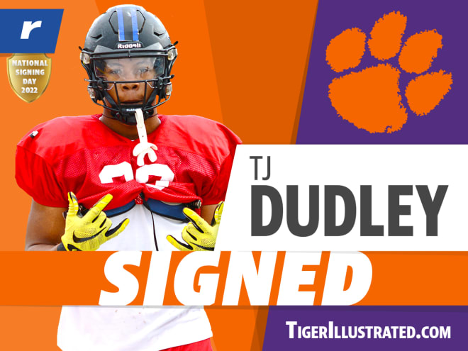 TJ Dudley signs with Clemson