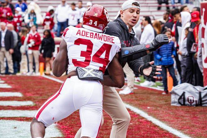 Oklahoma defensive ends coach Miguel Chavis with PJ Adebawore (Photo: Parker Thune)