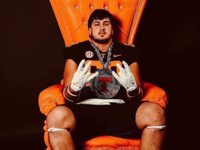 Tennessee has landed a commitment from Texas offensive lineman transfer Andrej Karic. 