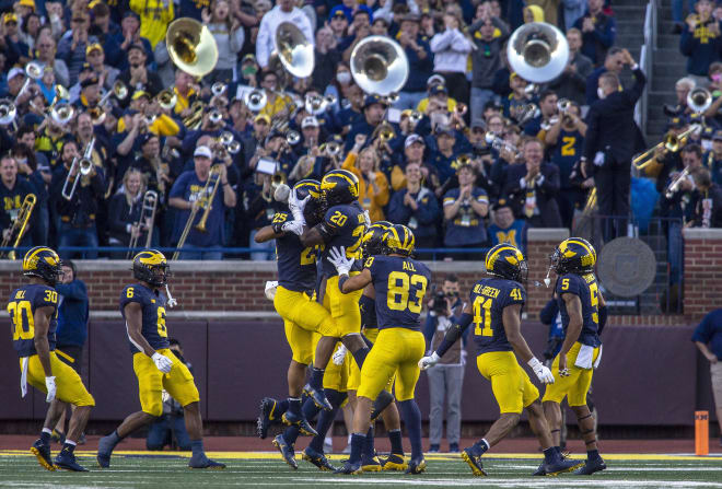 Michigan Wolverines football linebacker Junior Colson 