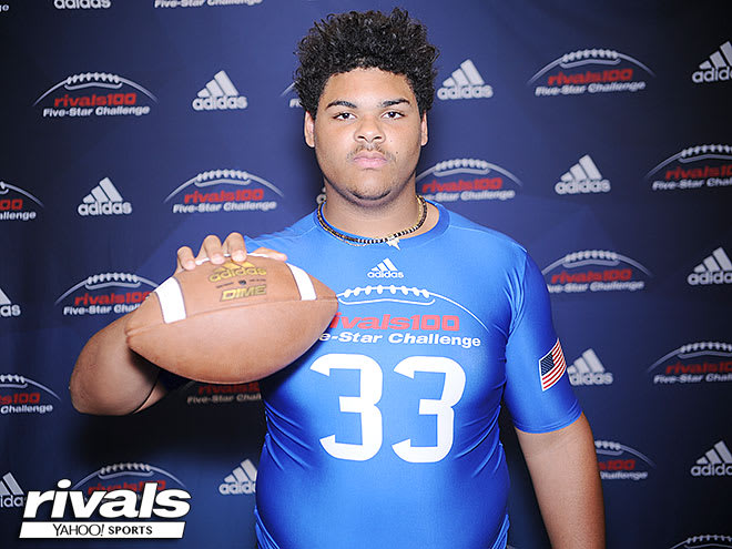 Five-star offensive lineman Darnell Wright brought his mother with him to Tuscaloosa 