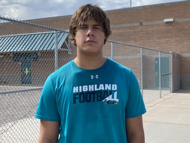 2023 Gilbert (AZ) Highland offensive tackle Caleb Lomu