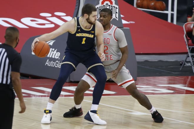Michigan Wolverines basketball's Hunter Dickinson scored 22 points in the win.