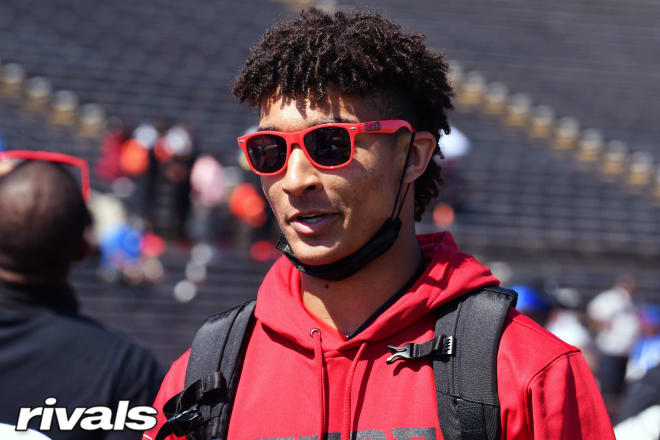 The Fighting Irish don’t have a defensive back pledge in the 2022 class yet, but the staff is looking to change that.