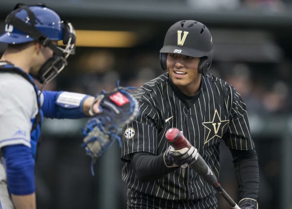 See Jayson Gonzalez game-winning hit for Vandy baseball vs. Arizona